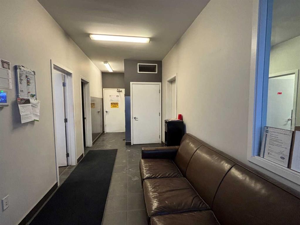 1114 & 1118-4316 64 Avenue Se, Calgary, AB