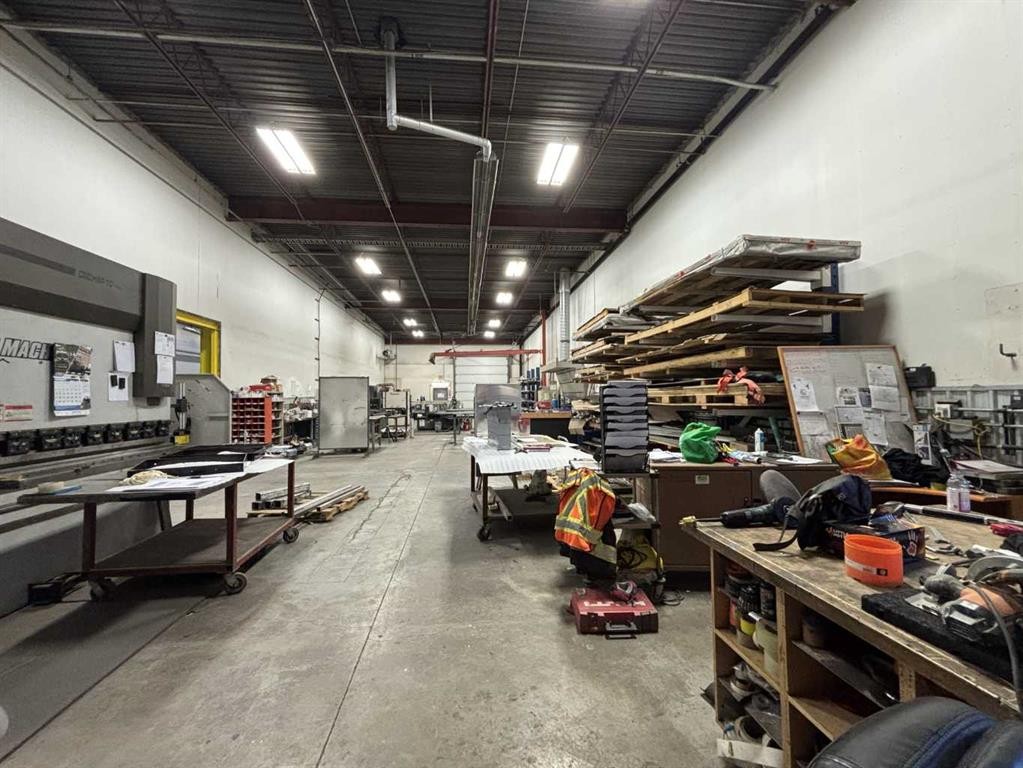 1114 & 1118-4316 64 Avenue Se, Calgary, AB