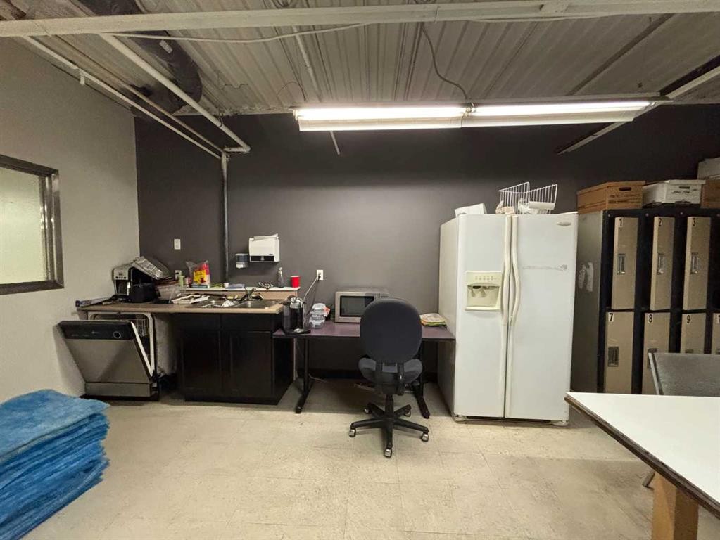 1114 & 1118-4316 64 Avenue Se, Calgary, AB