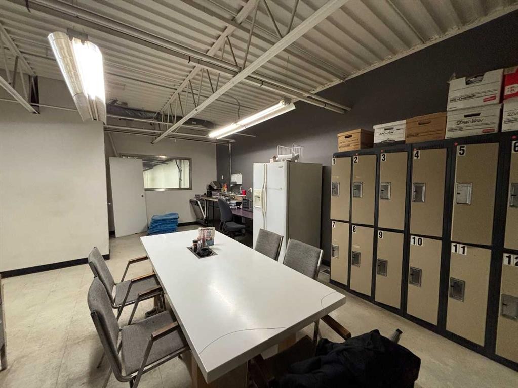 1114 & 1118-4316 64 Avenue Se, Calgary, AB