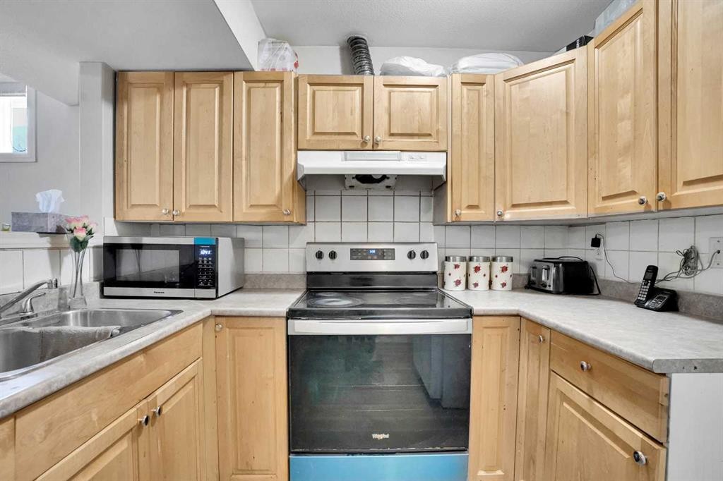 109 Taralea Green Ne, Calgary, AB - Indoor Photo Showing Kitchen With Double Sink