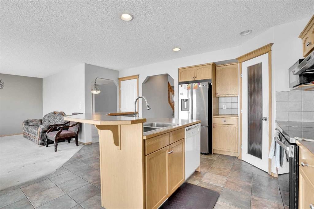 109 Taralea Green Ne, Calgary, AB - Indoor Photo Showing Kitchen With Double Sink