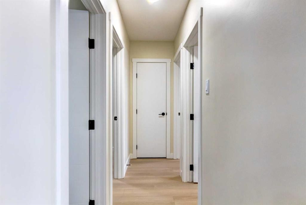 2443 42 Street Se, Calgary, AB - Indoor Photo Showing Other Room