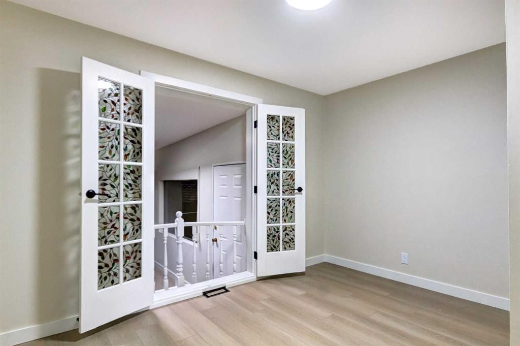 2443 42 Street Se, Calgary, AB - Indoor Photo Showing Other Room