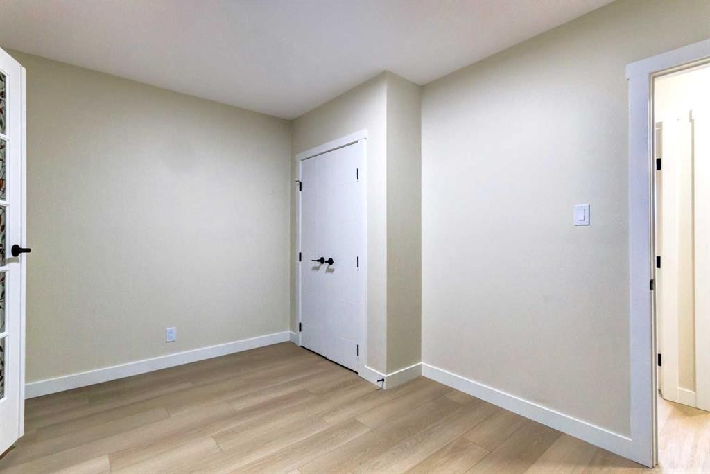 2443 42 Street Se, Calgary, AB - Indoor Photo Showing Other Room