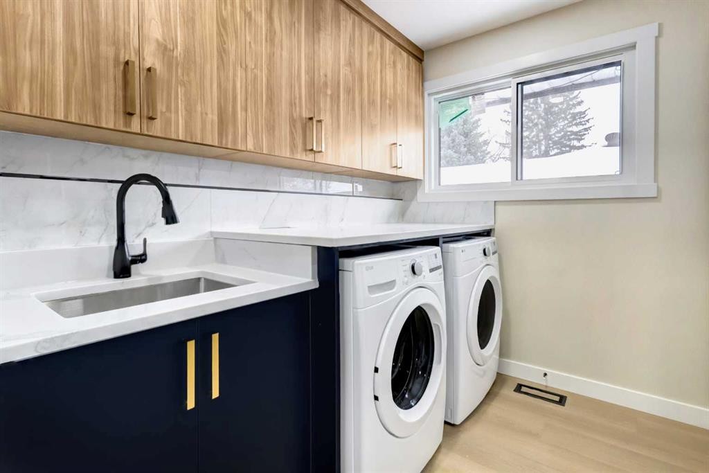 2443 42 Street Se, Calgary, AB - Indoor Photo Showing Laundry Room