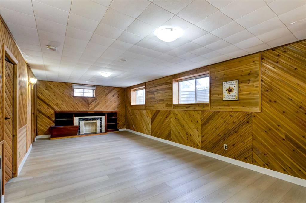 2443 42 Street Se, Calgary, AB - Indoor