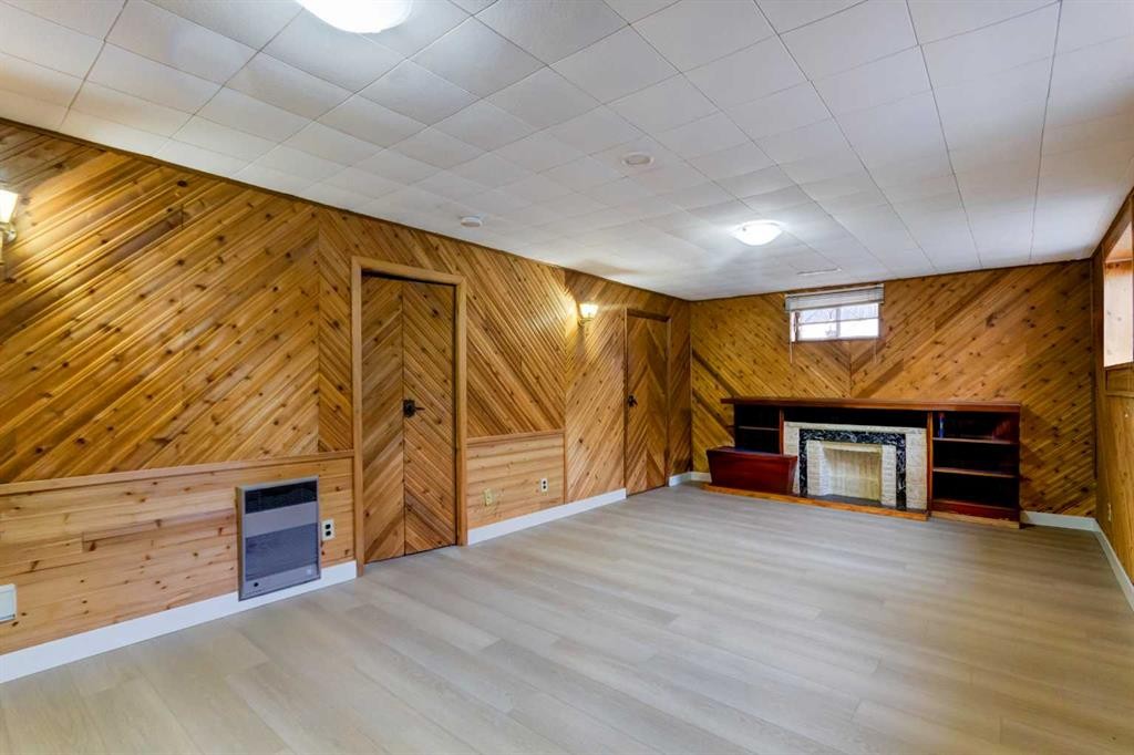 2443 42 Street Se, Calgary, AB - Indoor