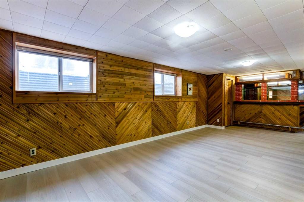 2443 42 Street Se, Calgary, AB - Indoor Photo Showing Other Room