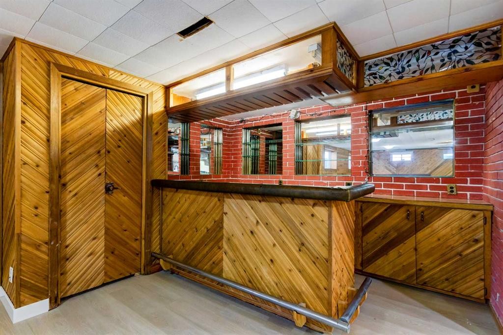 2443 42 Street Se, Calgary, AB - Indoor Photo Showing Other Room