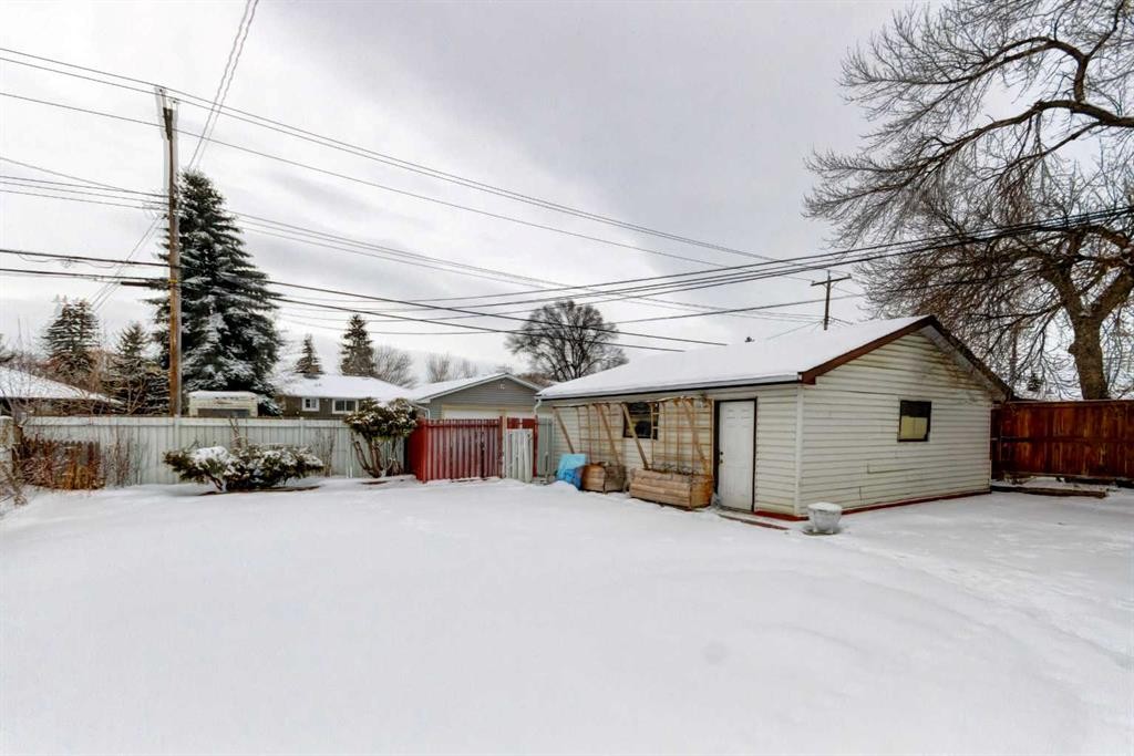 2443 42 Street Se, Calgary, AB - Outdoor