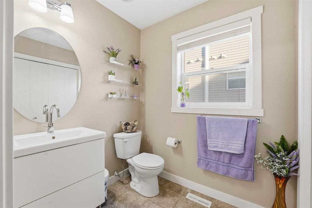 427 Redstone View Ne, Calgary, AB - Indoor Photo Showing Bathroom
