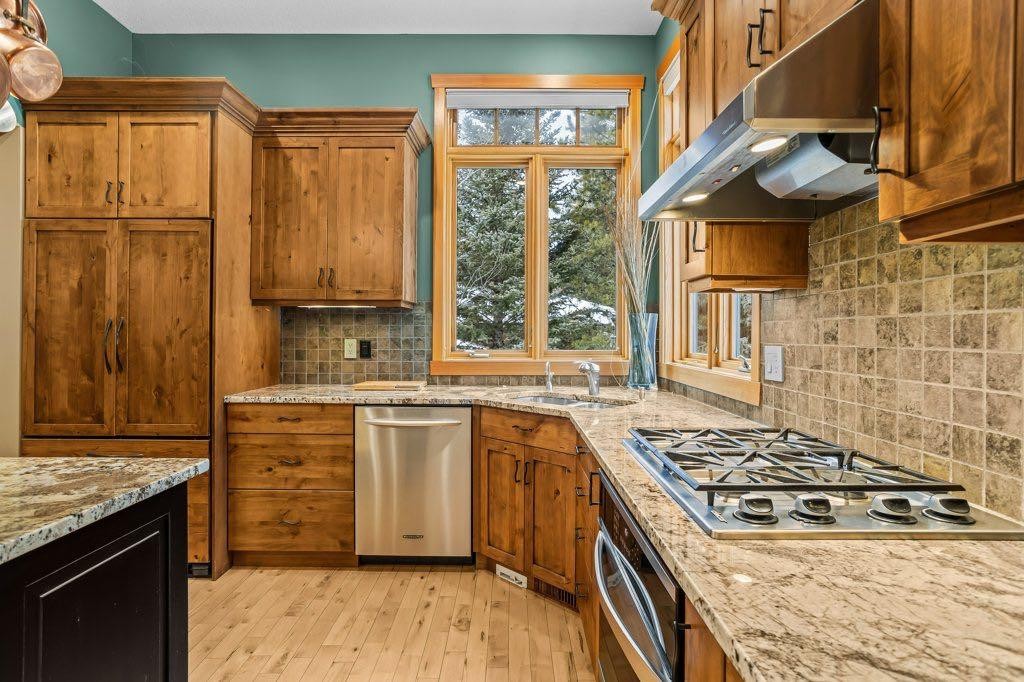 104 Stone Creek Place South, Canmore, AB - Indoor Photo Showing Kitchen