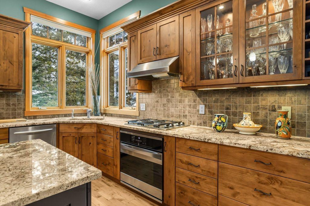 104 Stone Creek Place South, Canmore, AB - Indoor Photo Showing Kitchen With Upgraded Kitchen