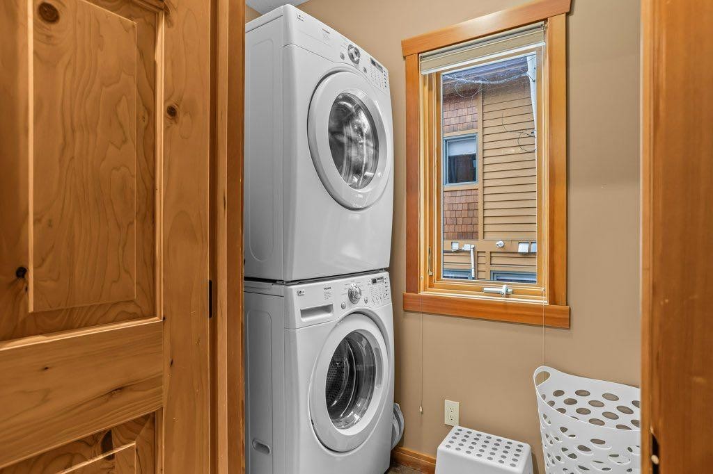 104 Stone Creek Place South, Canmore, AB - Indoor Photo Showing Laundry Room