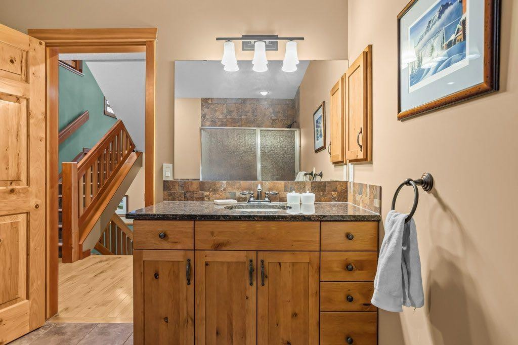 104 Stone Creek Place South, Canmore, AB - Indoor Photo Showing Bathroom