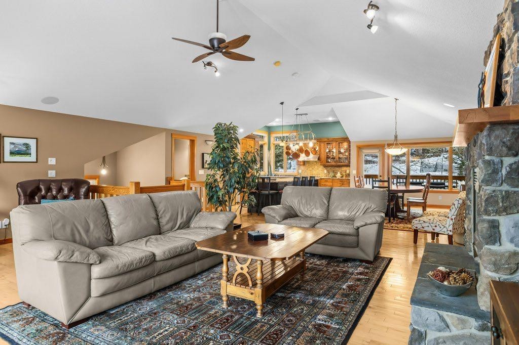104 Stone Creek Place South, Canmore, AB - Indoor Photo Showing Living Room