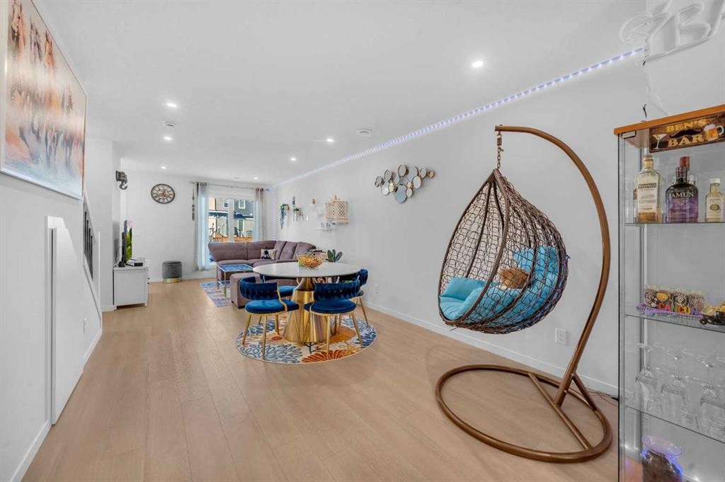 304-474 Seton Circle Se, Calgary, AB - Indoor Photo Showing Other Room