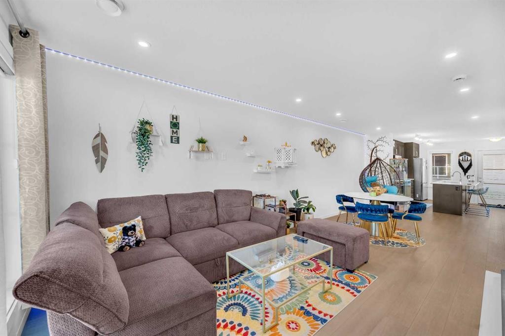 304-474 Seton Circle Se, Calgary, AB - Indoor Photo Showing Other Room