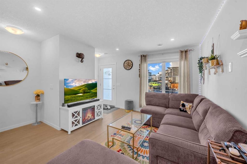304-474 Seton Circle Se, Calgary, AB - Indoor Photo Showing Living Room