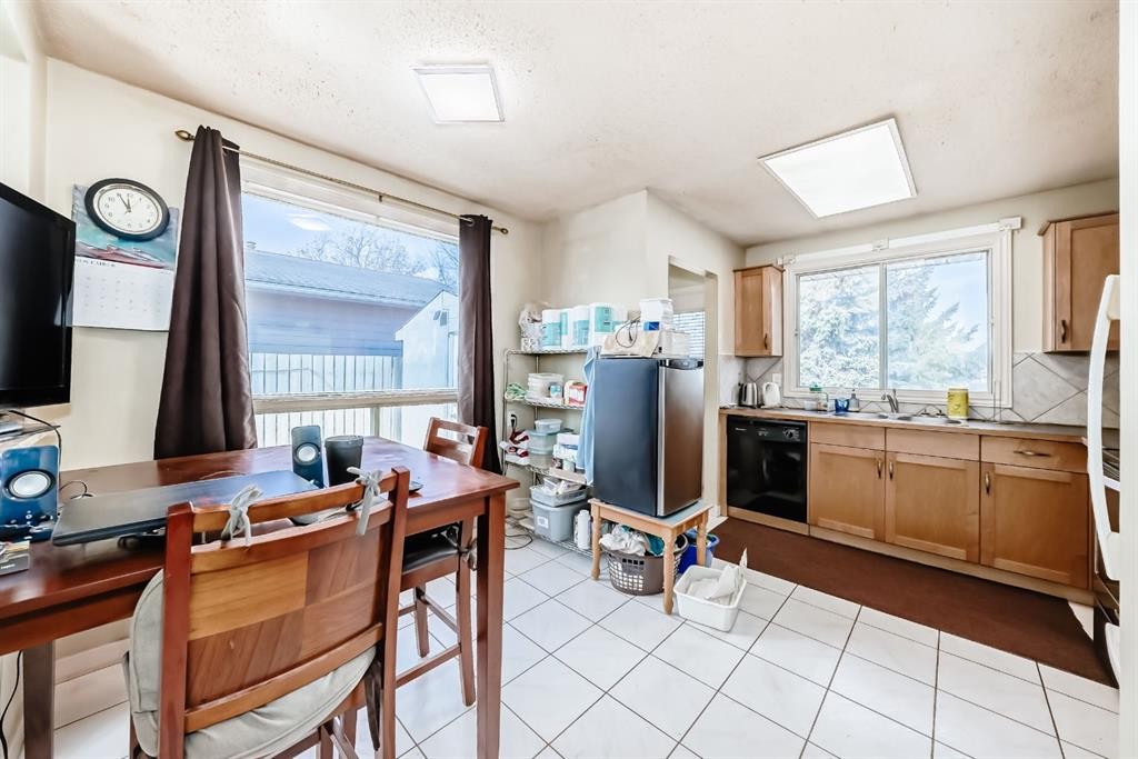 247 Bracewood Road Sw, Calgary, AB - Indoor