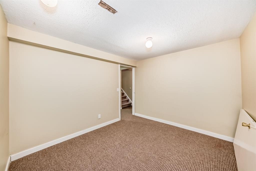 247 Bracewood Road Sw, Calgary, AB - Indoor Photo Showing Other Room