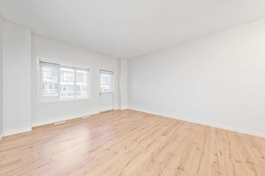 708 Evansridge Common Nw, Calgary, AB - Indoor Photo Showing Other Room