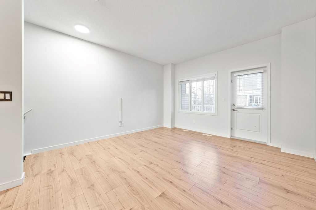 708 Evansridge Common Nw, Calgary, AB - Indoor Photo Showing Other Room