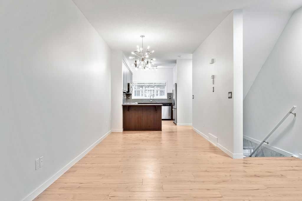 708 Evansridge Common Nw, Calgary, AB - Indoor Photo Showing Other Room