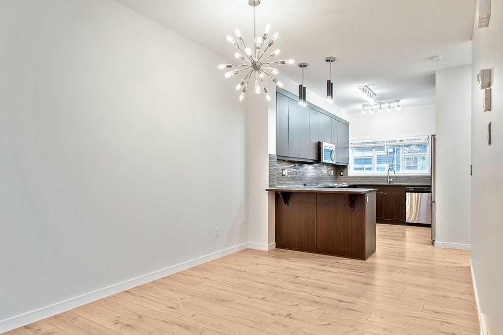708 Evansridge Common Nw, Calgary, AB - Indoor Photo Showing Kitchen