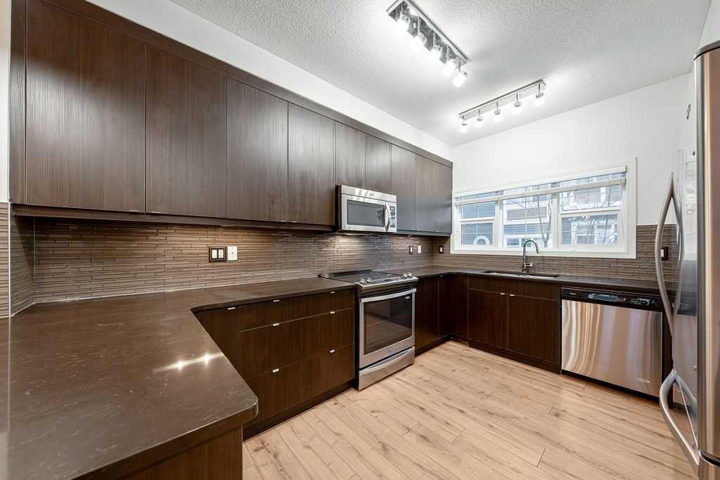 708 Evansridge Common Nw, Calgary, AB - Indoor Photo Showing Kitchen