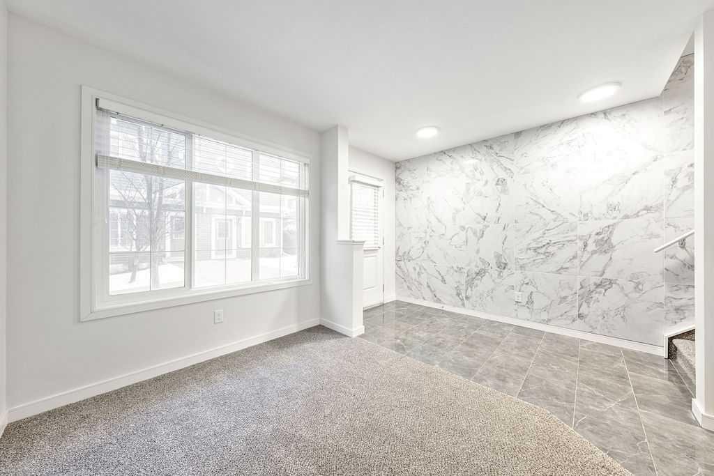 708 Evansridge Common Nw, Calgary, AB - Indoor Photo Showing Other Room