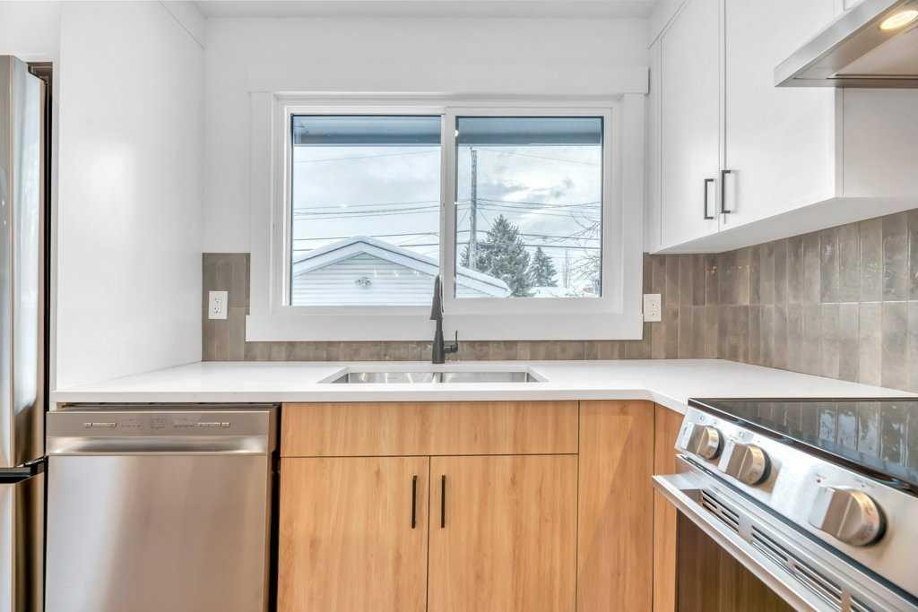 32 Allandale Close Se, Calgary, AB - Indoor Photo Showing Kitchen With Double Sink
