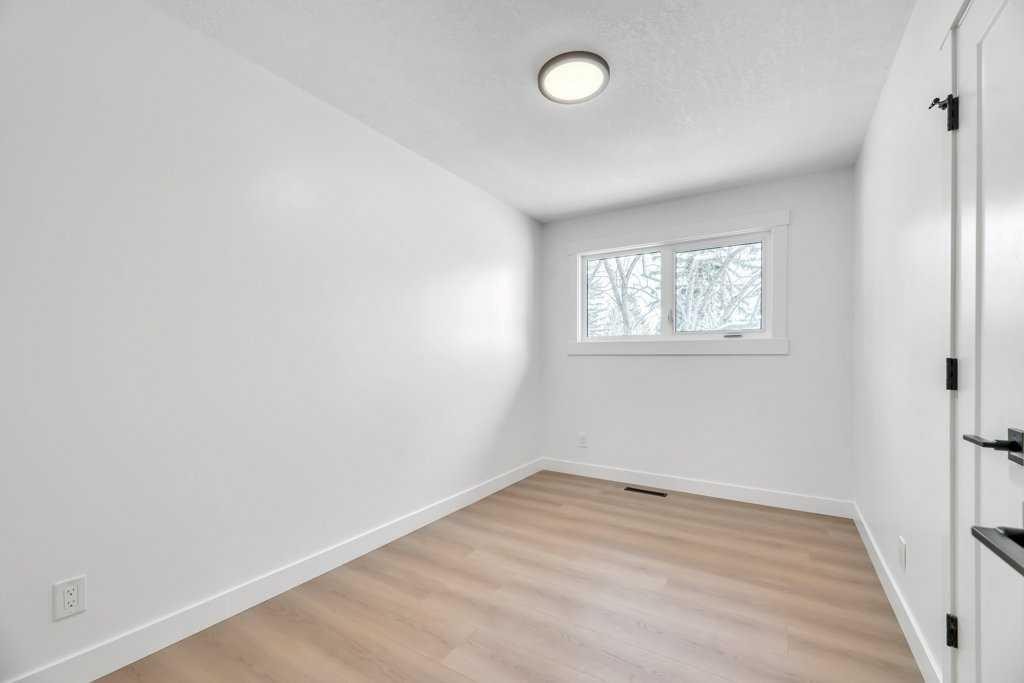 32 Allandale Close Se, Calgary, AB - Indoor Photo Showing Other Room