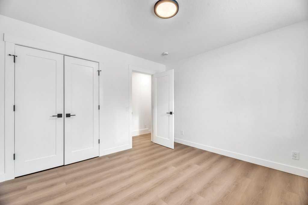 32 Allandale Close Se, Calgary, AB - Indoor Photo Showing Other Room