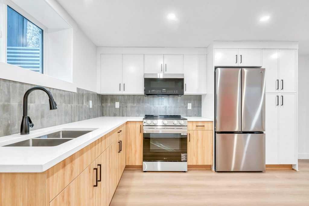 32 Allandale Close Se, Calgary, AB - Indoor Photo Showing Kitchen With Stainless Steel Kitchen With Double Sink With Upgraded Kitchen