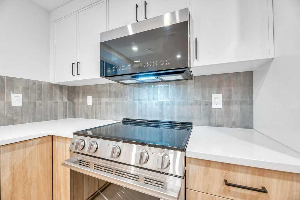 32 Allandale Close Se, Calgary, AB - Indoor Photo Showing Kitchen With Upgraded Kitchen