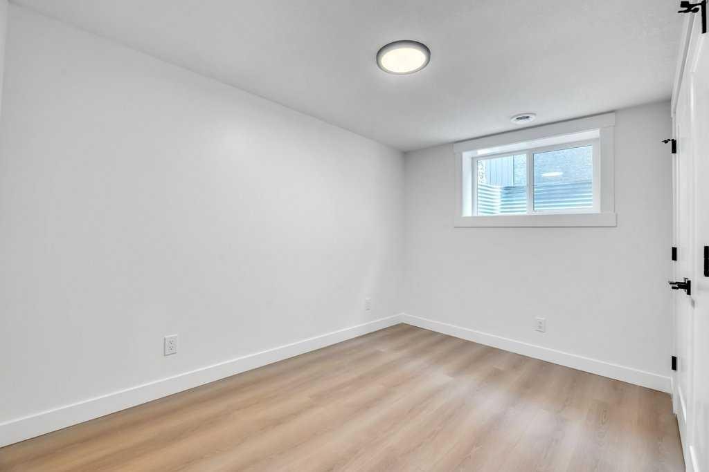 32 Allandale Close Se, Calgary, AB - Indoor Photo Showing Other Room