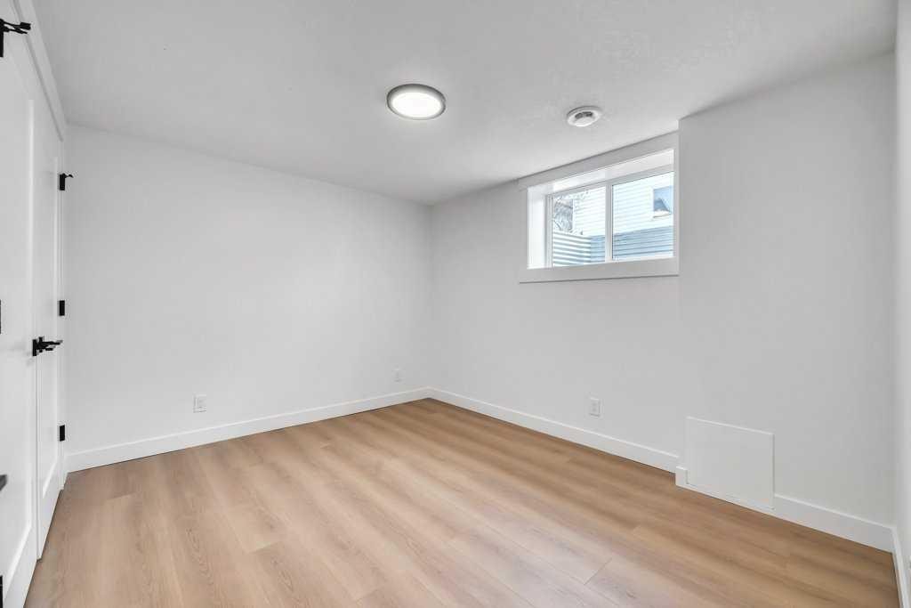 32 Allandale Close Se, Calgary, AB - Indoor Photo Showing Other Room