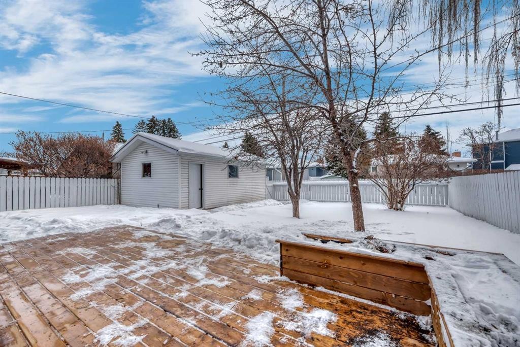 32 Allandale Close Se, Calgary, AB - Outdoor