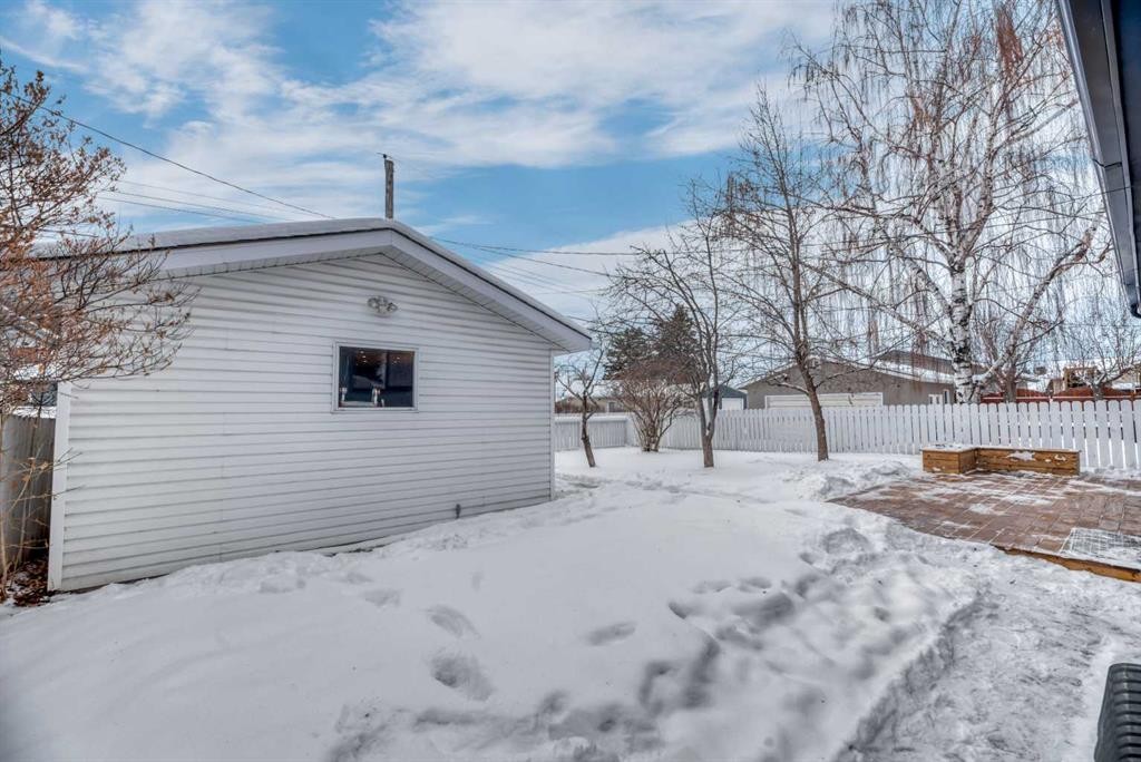 32 Allandale Close Se, Calgary, AB - Outdoor
