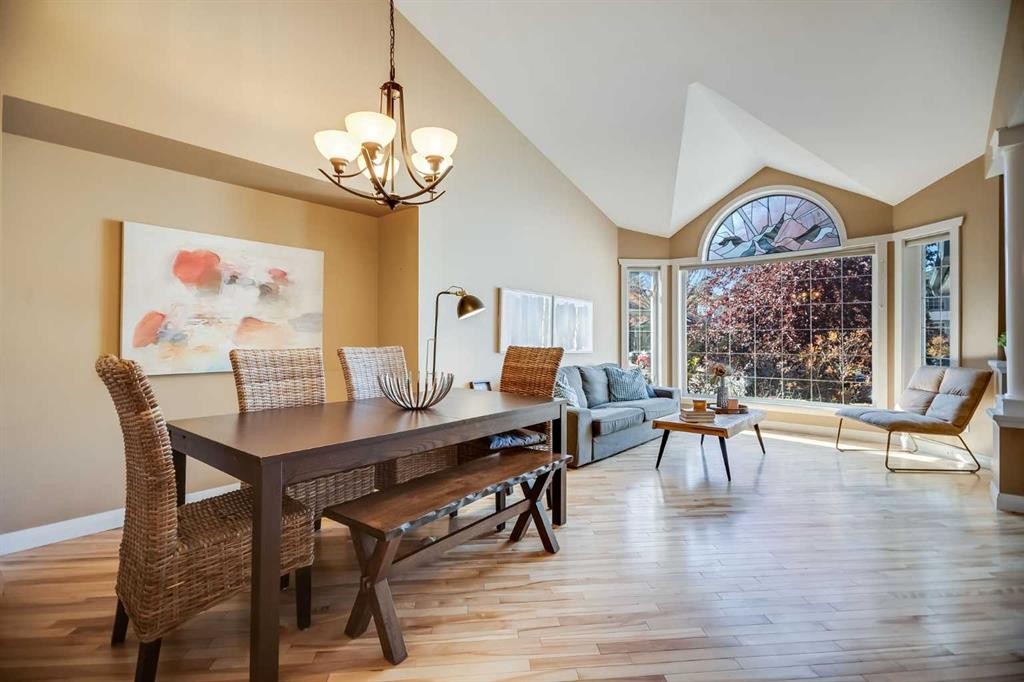 113 Somerside Green Sw, Calgary, AB - Indoor Photo Showing Dining Room