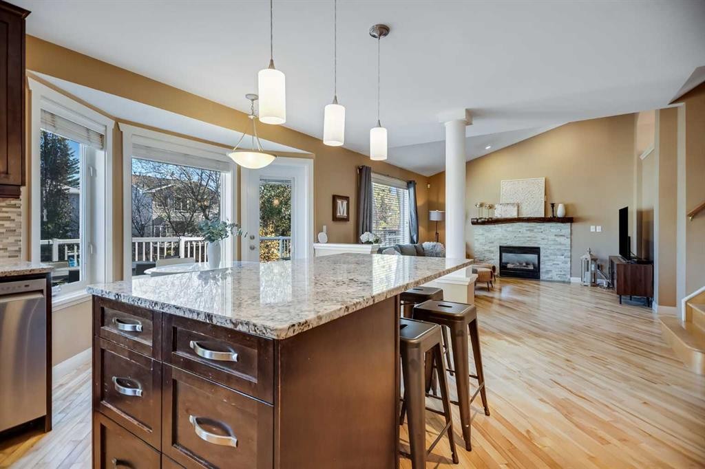 113 Somerside Green Sw, Calgary, AB - Indoor Photo Showing Kitchen With Upgraded Kitchen