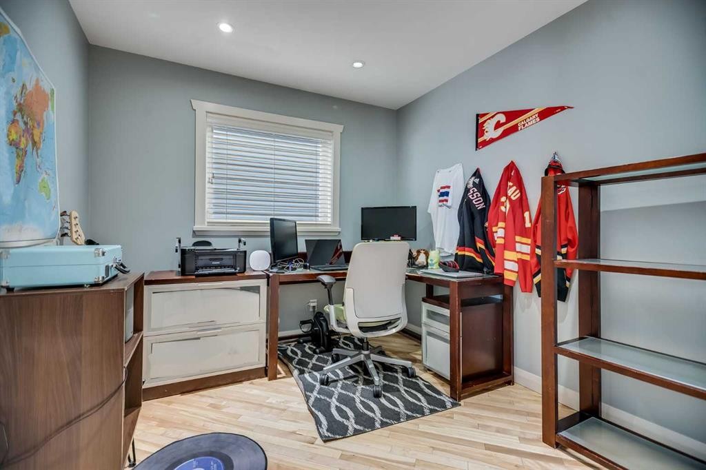 113 Somerside Green Sw, Calgary, AB - Indoor Photo Showing Office