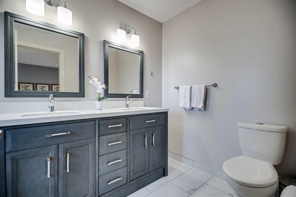 113 Somerside Green Sw, Calgary, AB - Indoor Photo Showing Bathroom