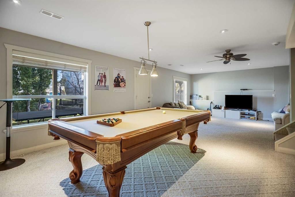 113 Somerside Green Sw, Calgary, AB - Indoor Photo Showing Other Room