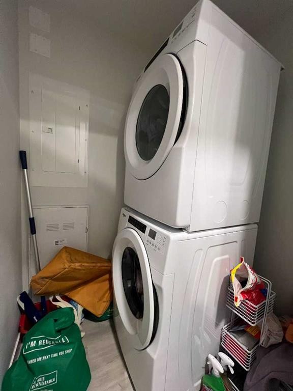301-150 Shawnee Square Sw, Calgary, AB - Indoor Photo Showing Laundry Room