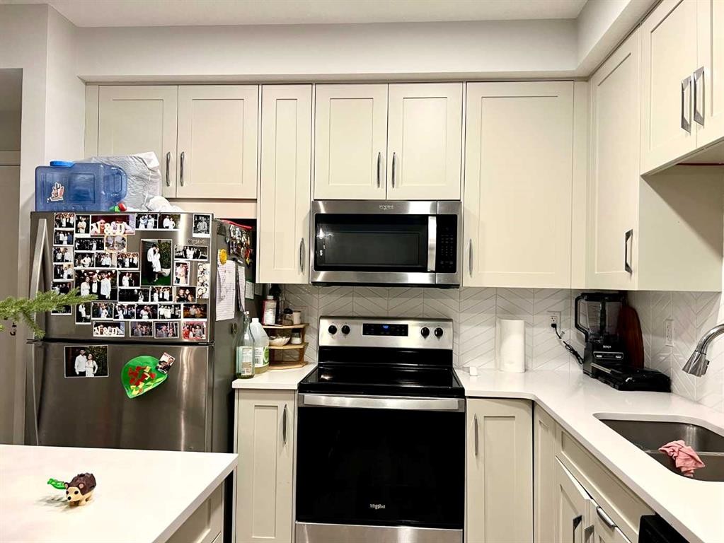 301-150 Shawnee Square Sw, Calgary, AB - Indoor Photo Showing Kitchen