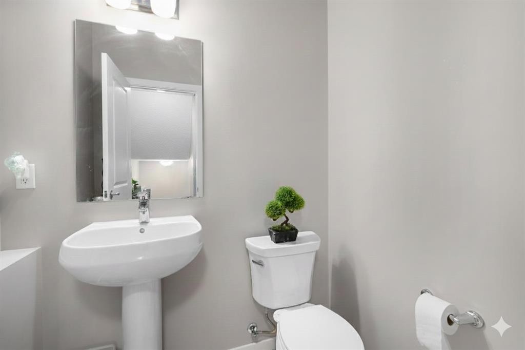 802 Walden Drive Se, Calgary, AB - Indoor Photo Showing Bathroom