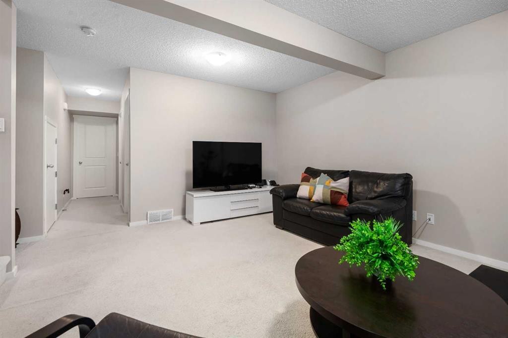 802 Walden Drive Se, Calgary, AB - Indoor
